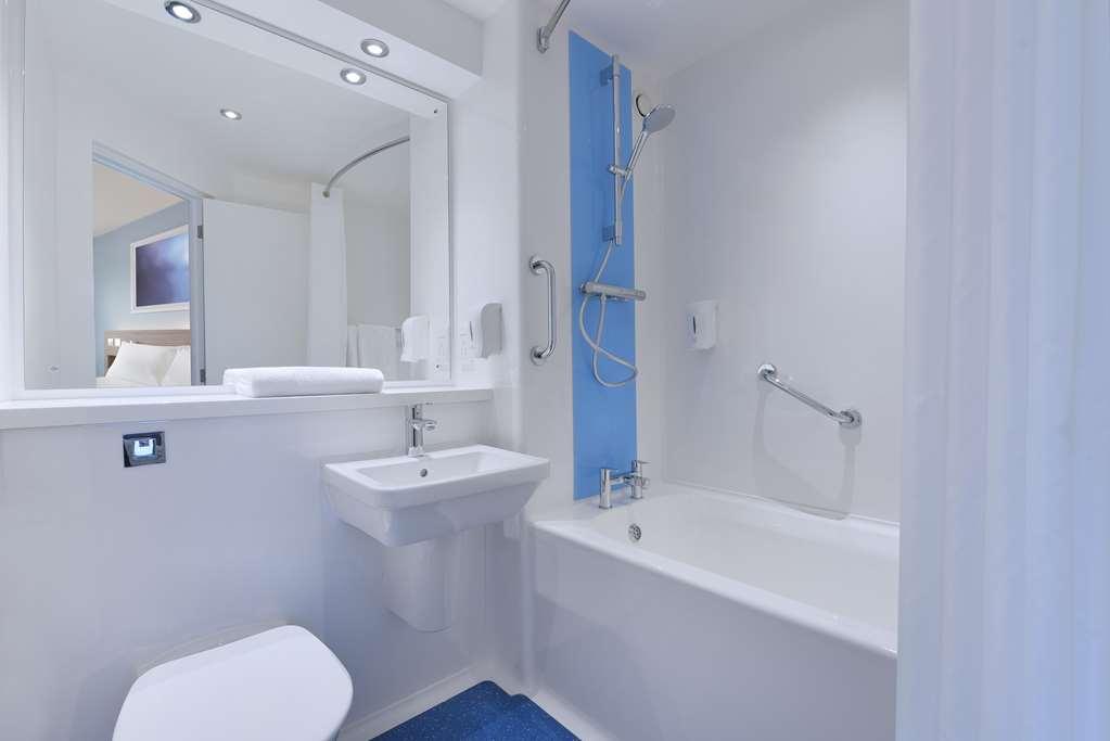 Travelodge Bath Waterside Exterior photo